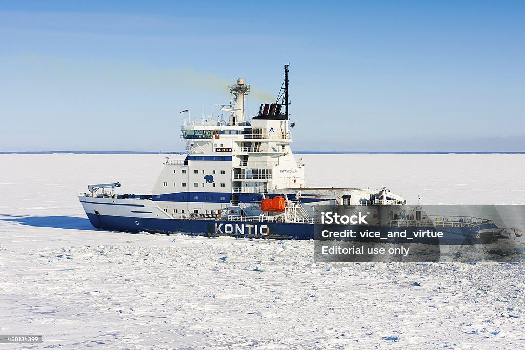 Kontio actividad para romper el hielo - Foto de stock de Agua libre de derechos