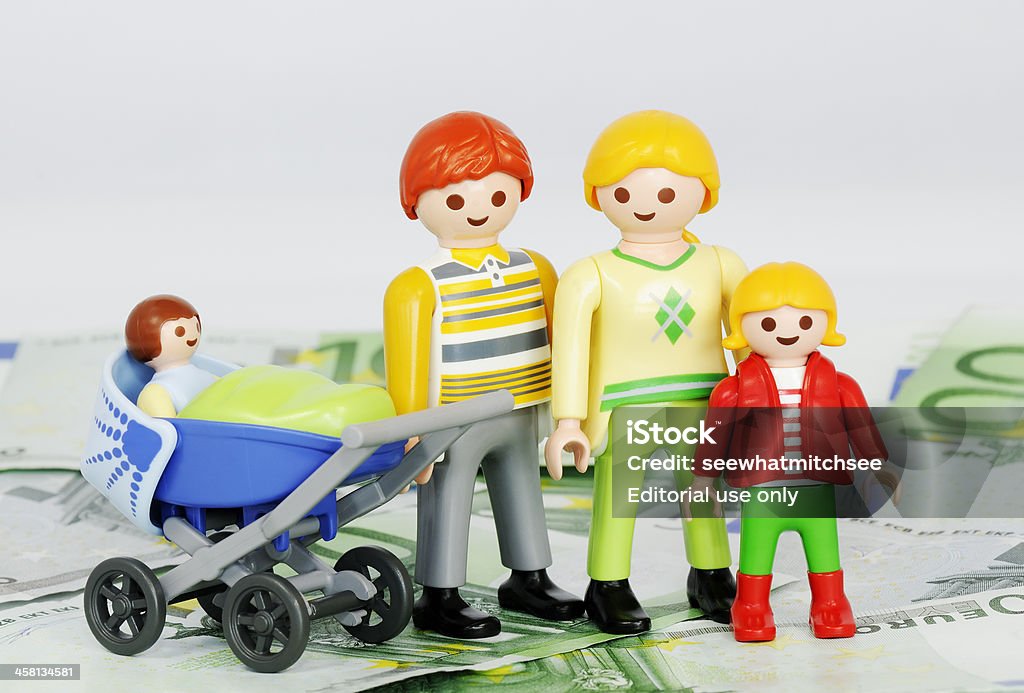 Kind Taschengeld-Playmobil Familie und ein 100-euro-SCHEINE - Lizenzfrei Playmobil Stock-Foto