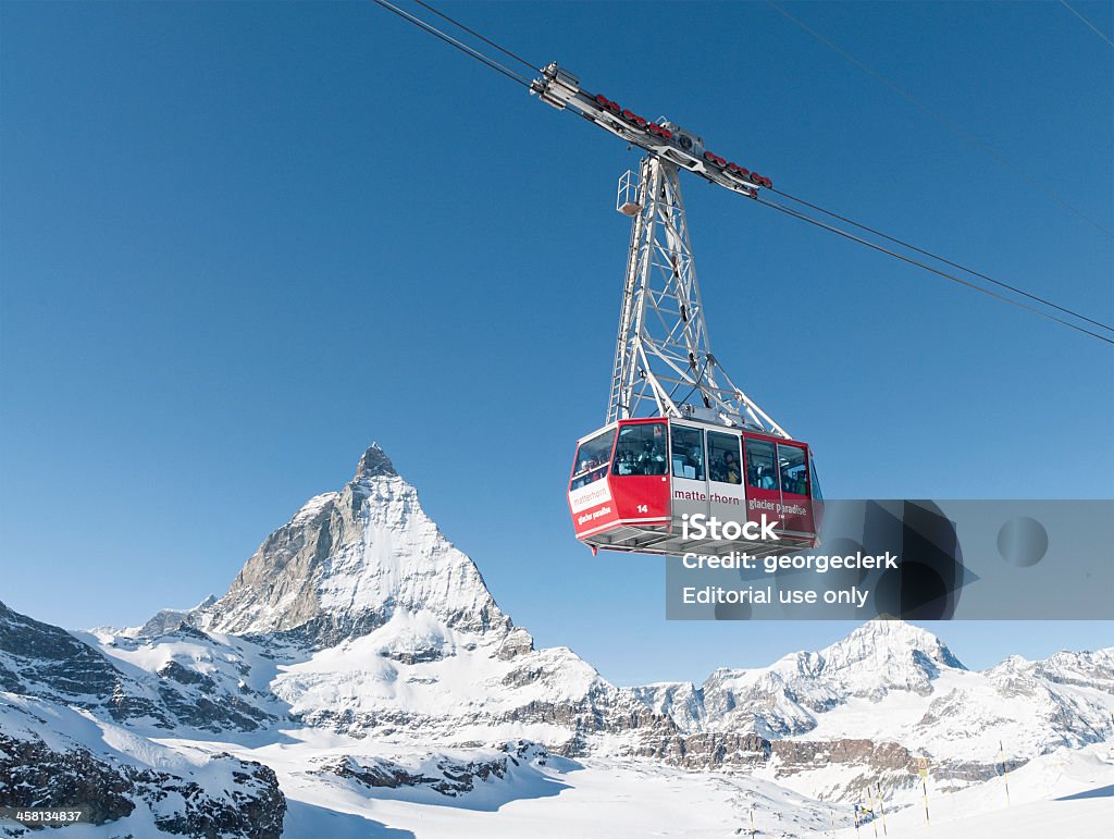 Funivia a Zermatt - Foto stock royalty-free di Sci - Sci e snowboard
