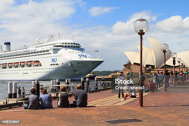 Foto de Navio De Cruzeiro Em Sydney e mais fotos de stock de Austrália - Austrália, Barco de passageiros, Capitais internacionais