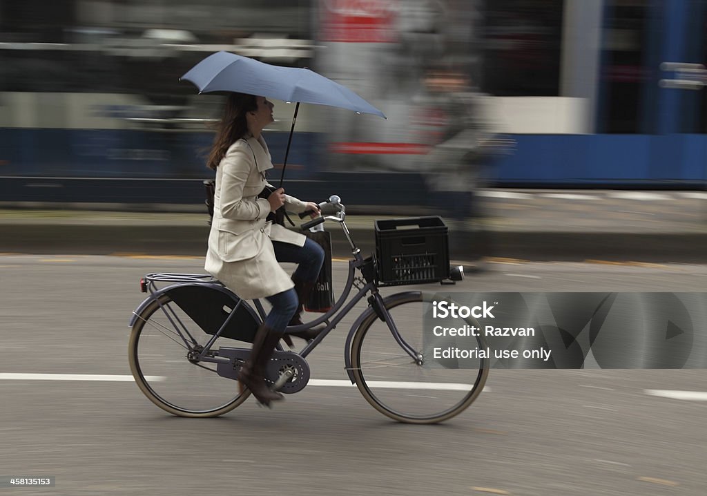自転車で女性 - サイクリングのロイヤリティフリーストックフォト