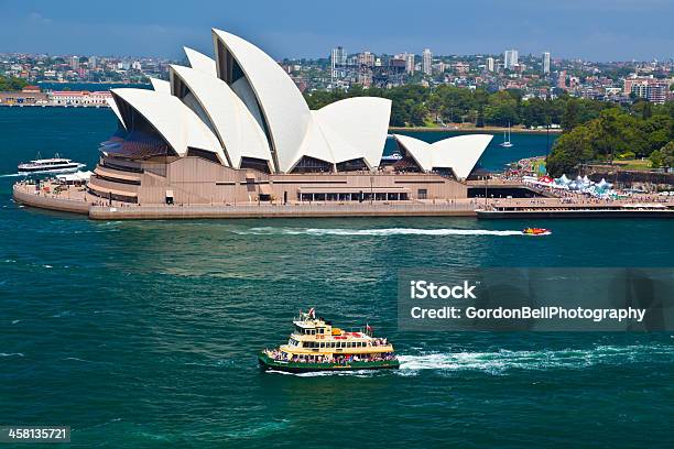 Photo libre de droit de Opéra De Sydney Et Le Port De Ferry Au Départ De Circular Quay banque d'images et plus d'images libres de droit de Australie