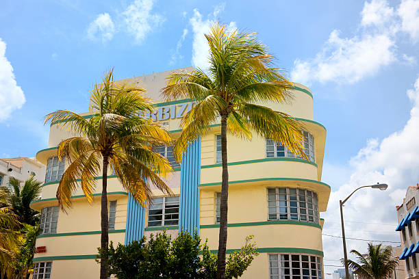 Art Deco hotel building on South Beach in Miami Florida "Miami, United States - May 1, 2009: Barbizon South Beach Hotel on Ocean Drive in Miami Florida. This hotel is built in 1937 by Henry Hohauser, an Art Deco architect, and is located in the Art Deco Historic district on South Beach, the worlds largest collection of Art Deco architecture" 1 hotel south beach stock pictures, royalty-free photos & images