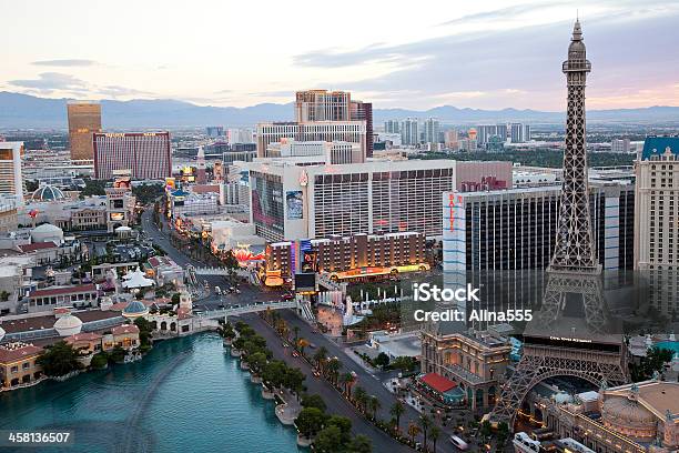 Arial Vista Del Las Vegas Strip - Fotografie stock e altre immagini di Acqua - Acqua, Albergo, Albergo di lusso