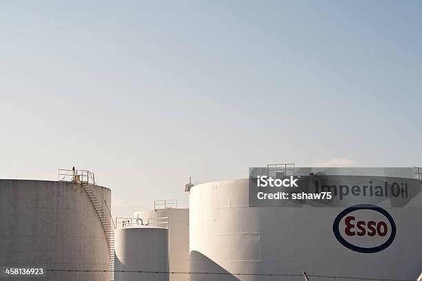 Imperial Oil Esso Gepäckraum Tanks Stockfoto und mehr Bilder von Ausrüstung und Geräte - Ausrüstung und Geräte, Bauwerk, Benzin