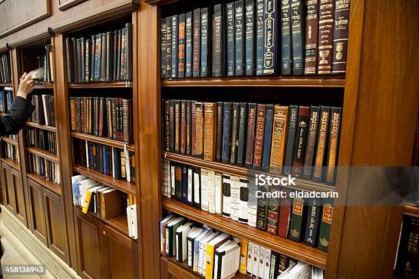 Sagrado Judaico Biblioteca - Fotografias de stock e mais imagens de Biblioteca - Biblioteca, Judaísmo, Livro