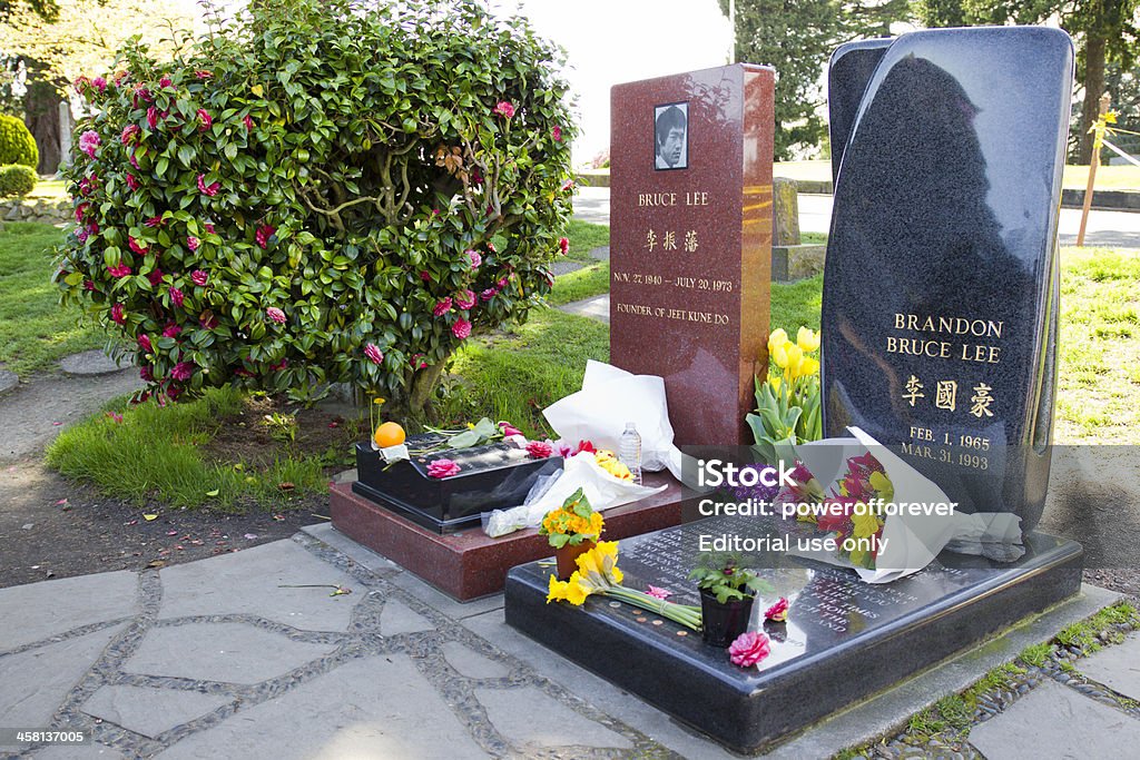 Bruce And Brandon Lees Grave Stock Photo - Download Image Now - Brandon Lee  - Actor - Born 1965, Bruce Lee - Actor, Grave - iStock