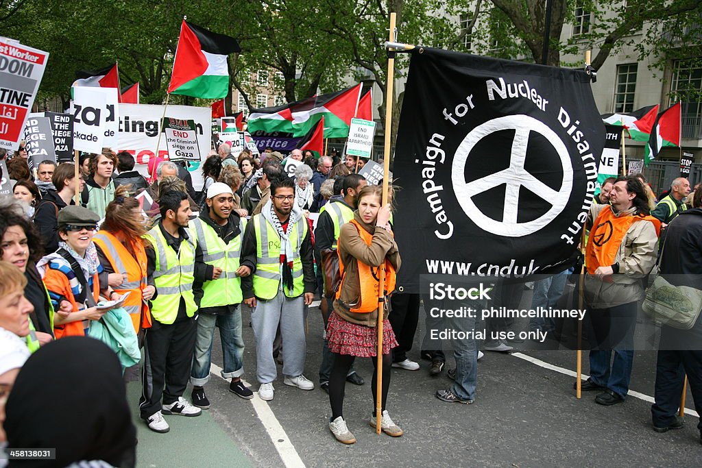 CND banner e palestinianos flags - Foto de stock de Protesto royalty-free
