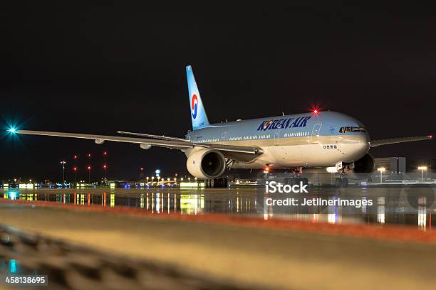 Boeing 777200er Korean Air - Fotografie stock e altre immagini di Aeroplano - Aeroplano, Aeroporto, Boeing