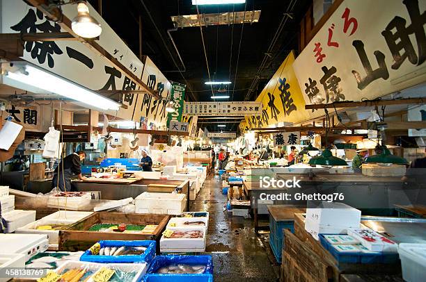Foto de Mercado De Tsukiji e mais fotos de stock de Mercado de Peixes de Tsukiji - Mercado de Peixes de Tsukiji, Peixe, Mercado de Peixe