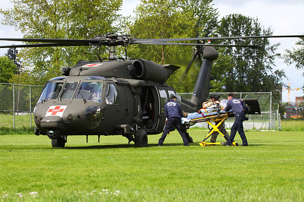 Desastres Broca carregar Helicóptero Gurney esquerda - fotografia de stock