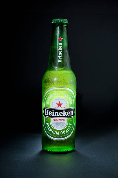 เบียร์ไฮเนเก้น ภาพสต็อก - ดาวน์โหลดรูปภาพตอนนี้ - เบียร์ -  เครื่องดื่มแอลกอฮอล์, ขวด - ตู้บรรจุสินค้า, อุณหภูมิเย็น - Istock