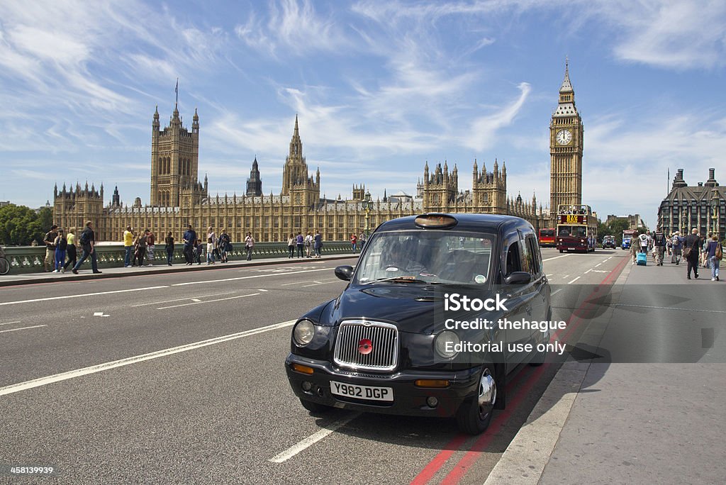 Taxi en Westminster Bridge - Foto de stock de Londres - Inglaterra libre de derechos
