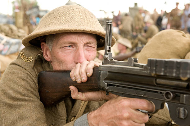 britânico gunner ww1 máquina - world war i horizontal editorial british military - fotografias e filmes do acervo