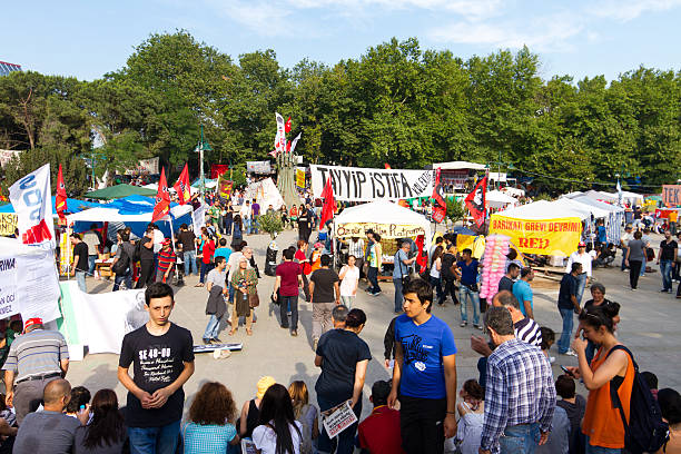 protestations en turquie - occupygezi photos et images de collection