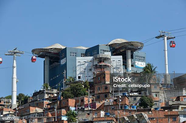 Bairro De Lata - Fotografias de stock e mais imagens de Amontoar - Amontoar, Ao Ar Livre, Arquitetura