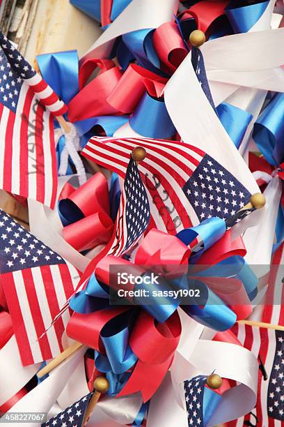 Feuerwehrleute Flags Gedenkstätten Hot Shots Stockfoto und mehr Bilder von Amerikanische Flagge - Amerikanische Flagge, Amerikanischer Treueschwur, Amerikanisches Kleinstadtleben