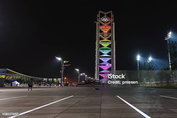 Arcobaleno Di Luci Su Torre Olimpica Giochi Olimpici Di Pechino - Fotografie stock e altre immagini di Giochi della XXIX Olimpiade