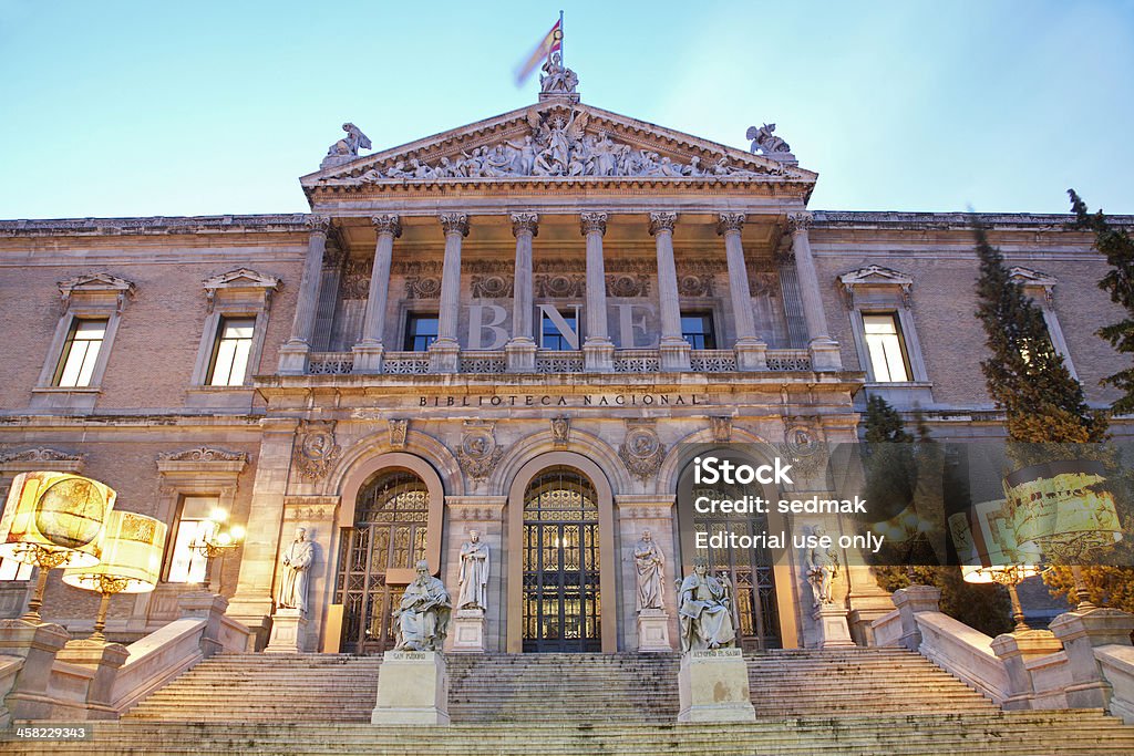 Madryt-Narodowe Muzeum Archeologiczne - Zbiór zdjęć royalty-free (Architektura)