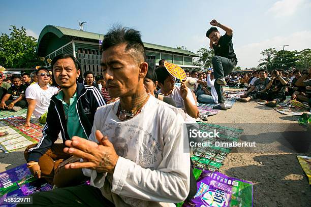 Master Dia Cerimónia Em Bang Apr Mosteiro Na Tailândia - Fotografias de stock e mais imagens de 2013