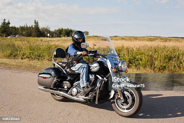 Человек Езда Мотоцикл — стоковые фотографии и другие картинки Harley-Davidson - Harley-Davidson, Водить, Кататься