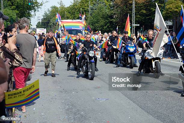 Grupo De Homens Em Bicicletas Motor Em Marcha Do Orgulho Gay - Fotografias de stock e mais imagens de 2012