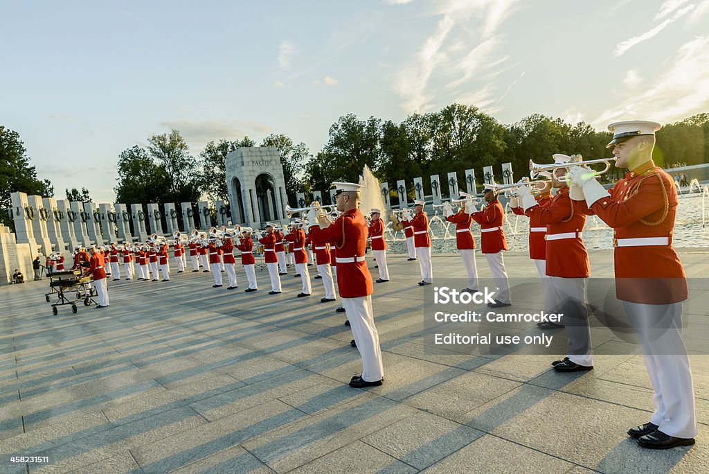 Afinada y tambor del Cuerpo de Infantería de Marina - Foto de stock de Aire libre libre de derechos