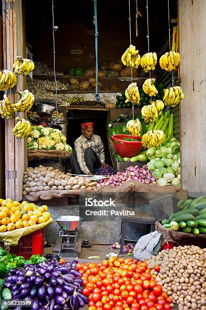 Mercado De Frutas E Legumes Em Manali Northen Índia - Fotografias de stock e mais imagens de Adulto