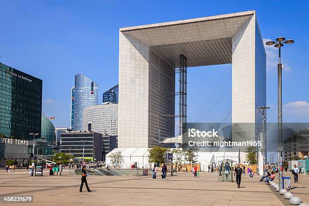 Grande Arche Stockfoto und mehr Bilder von Stadtviertel La Defense - Stadtviertel La Defense, Bogen - Architektonisches Detail, Städtischer Platz