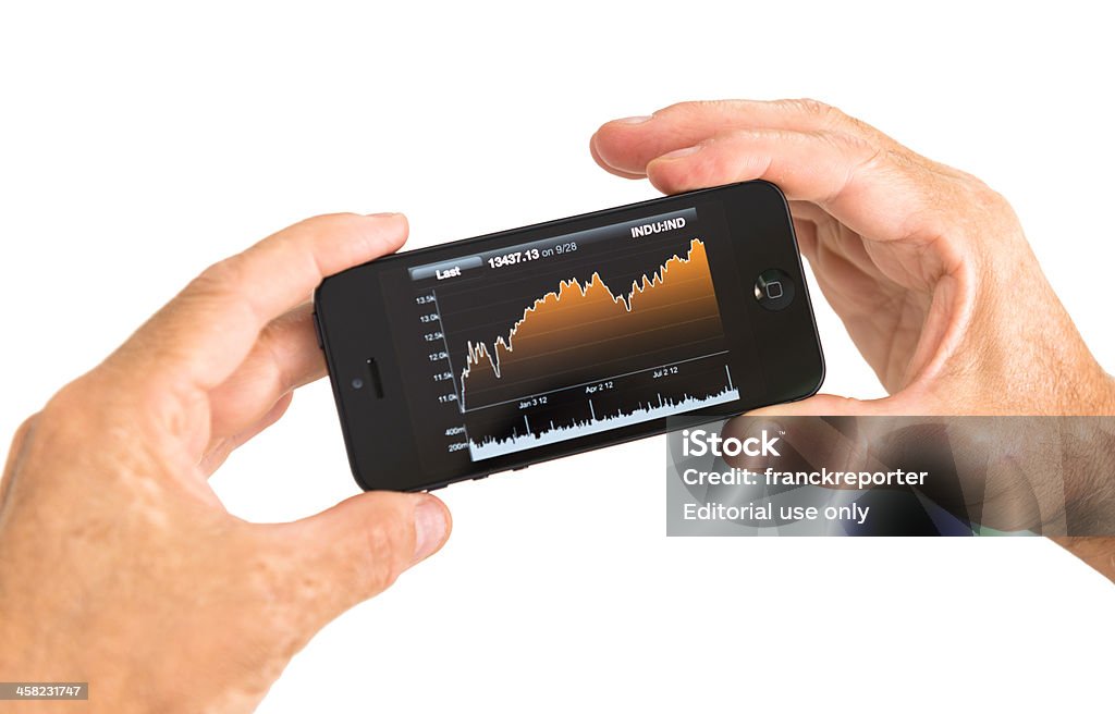 Novo Iphone 5 da Apple com Bloomberg aplicação - Royalty-free Aplicação móvel Foto de stock