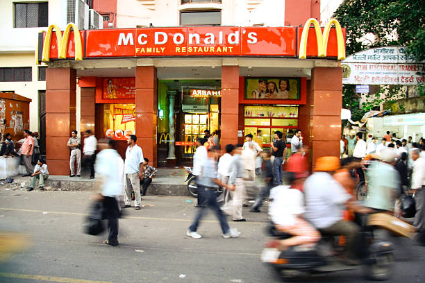 マクドナルドデリー,インド - consumerism indian ethnicity india delhi ストックフォトと画像