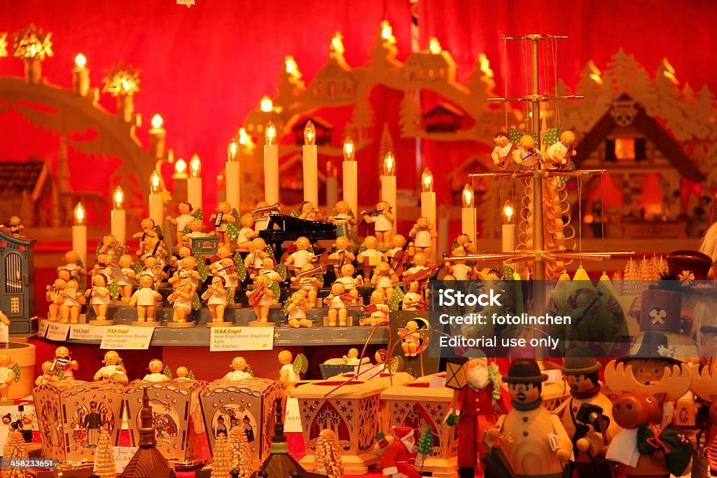 Christmas market Stand mit hölzernen craft Abbildung in Stuttgart - Lizenzfrei Stuttgart Stock-Foto