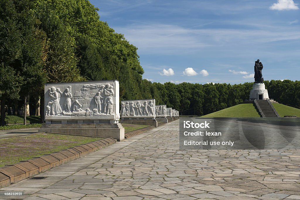 Estátua de um soldado Russa no Parque Treptower, Berlim, Alemanha - Royalty-free Antiga União Soviética Foto de stock