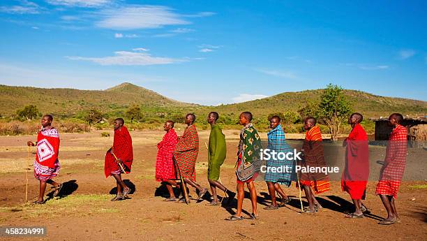 African Maasai Warriors — стоковые фотографии и другие картинки Аборигенная культура - Аборигенная культура, Африканская этническая группа, Взрослый