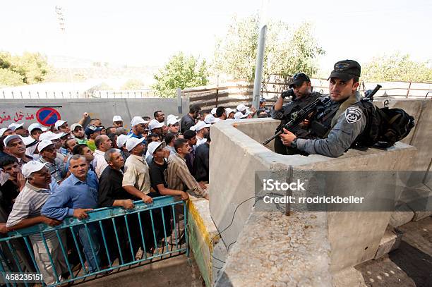 Palestinians でイスラエル軍チェックポイント - セキュリティゲートのストックフォトや画像を多数ご用意 - セキュリティゲート, イスラエル, イスラエル人