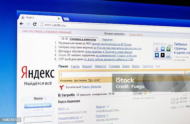 Photo libre de droit de Populaires Yandexru Moteur De Recherche De La Page Daccueil En Russie banque d'images et plus d'images libres de droit de Yandex