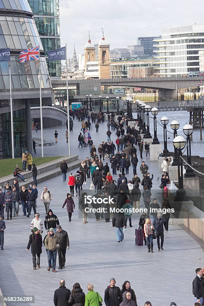 Południowy Bank W Londynie Anglia - zdjęcia stockowe i więcej obrazów Ludzie - Ludzie, Południowy brzeg Tamizy, Spacerować