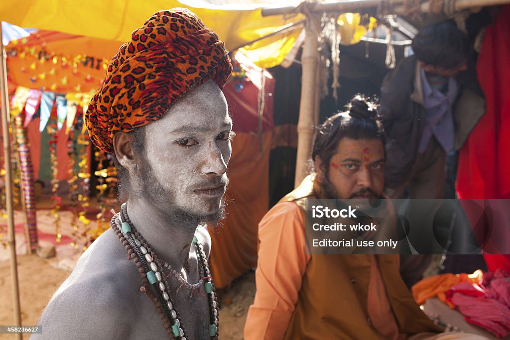 Naga Sadhu cubierto por ashes at Kumbh Mela - Foto de stock de Haridwar libre de derechos