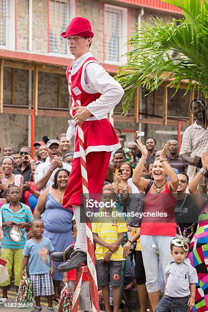 Victoria Seychelles 9 Febbraio 2013 Carnevale Internazionale Annuale - Fotografie stock e altre immagini di Trampoli