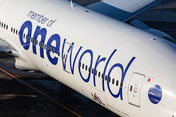 oneworld alliance (japan airlines) - named airline fotografías e imágenes de stock