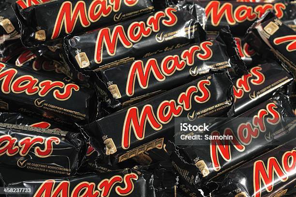 Muitos Marte Barras De Chocolate - Fotografias de stock e mais imagens de Mars - Nome de marca - Mars - Nome de marca, Doce, Chocolate