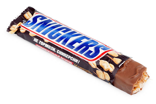 desenvuelto señorías candy barra de chocolate - snickers bar fotografías e imágenes de stock