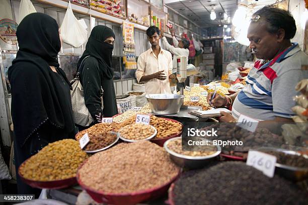 Nueva Delhi Street Vida Foto de stock y más banco de imágenes de Adulto - Adulto, Alimento, Ciudades capitales