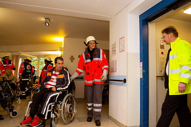Evacuação de vem amamentando idosos pela Cruz Vermelha - foto de acervo