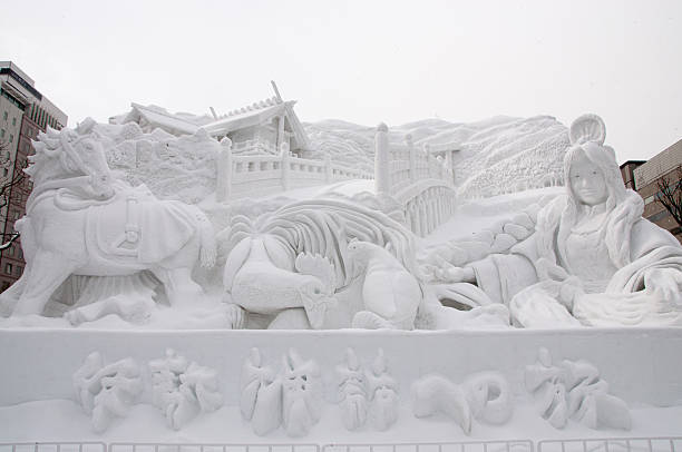 이세 jingu 현대적이다 레전드, 삿포로 눈 축제는 2013년 - ice sculpture built structure snow ice 뉴스 사진 이미지