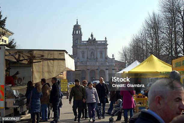 Mercato Domenicale - Fotografie stock e altre immagini di Cliente - Cliente, Composizione orizzontale, Domenica