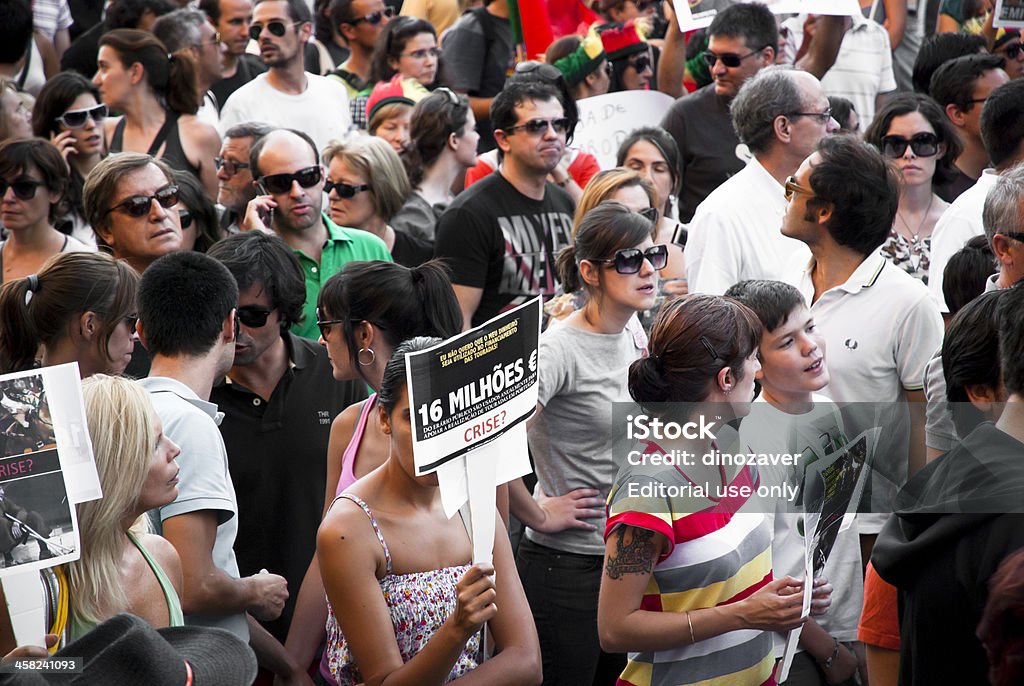 Protesto contra o Governo de impostos e em cortes orçamentais ergue - Foto de stock de Cidadania royalty-free