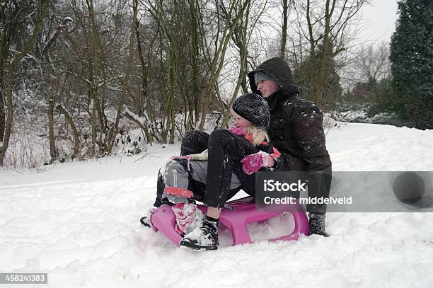 Snowfun Na Holanda - Fotografias de stock e mais imagens de A nevar - A nevar, Adolescente, Aluno de Jardim de Infância