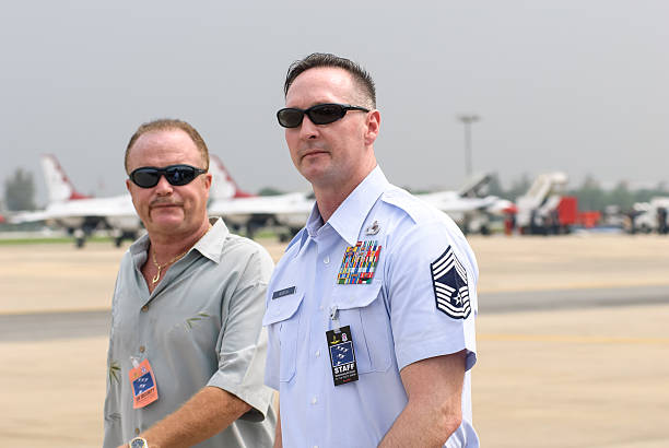 usaf thunderbirds アクセス、離陸準備をした - flying air vehicle performance airshow ストックフォトと画像