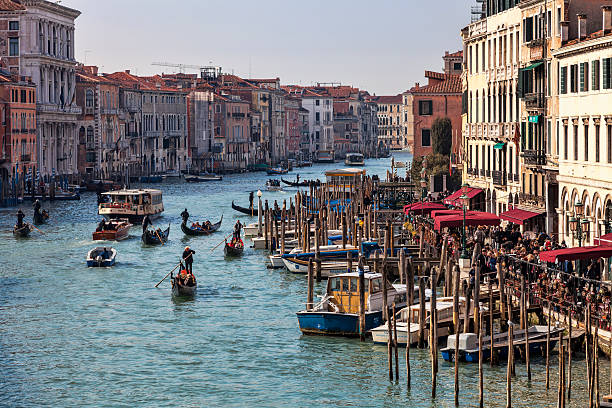 canal grande a venezia - southern europe public transportation international landmark local landmark foto e immagini stock
